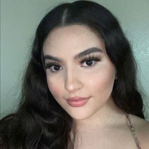 Meet your Posher, Daniela